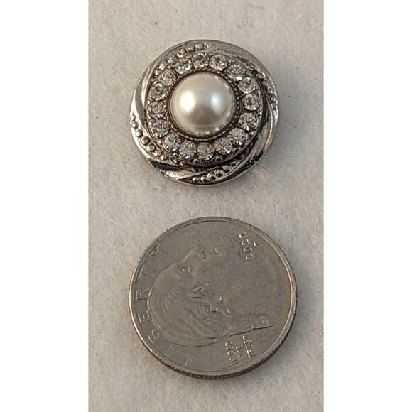 Vtge Rinestone buttons 13 Pearl Centers 7/8"Never Used Silver Color Metal - Picture 5 of 5